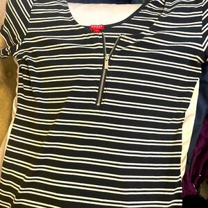 Short sleeve Guess brand stretch top